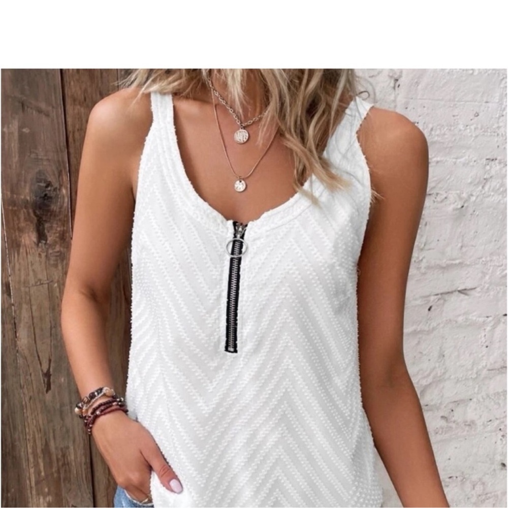 New White Chevron Pattern Sleeveless Top